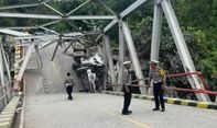 Jembatan Busui Penghubung Kaltim-Kalsel Ambruk Ditabrak Truk Semen