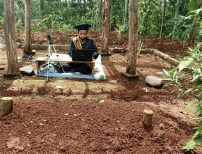 Nadif Nasrulloh, Mahasiswa IAIN Purwokerto yang Wisuda Online di Kuburan