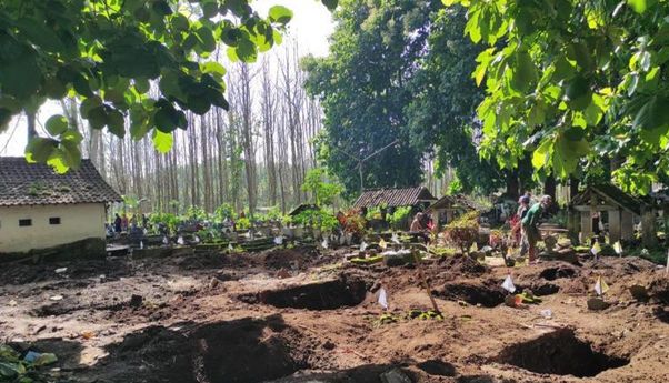 Ratusan Makam di Blitar Direlokasi untuk Pembangunan Jembatan Layang