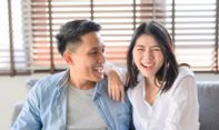 Apakah Lelaki Humoris Lebih Menarik dari Pria Romantis? Begini Menurut Penelitian