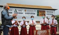 Kisah Siswi SD di Desa Growong, Belajar Online dengan Internet Lemot