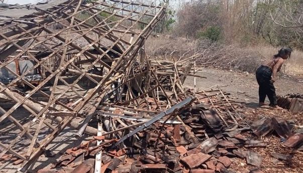 Angin Puting Beliung Menerjang Desa Jatisari Situbondo, Belasan Rumah Porak-poranda
