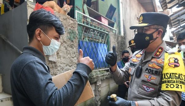 Polri Ajak HMI Bago-bagi Bansos Buat Mahasiswa Perantau di Ciputat