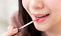 Memiliki Bibir Gelap? Ini Rekomendasi Warna Lipstik untuk Bibir yang Gelap