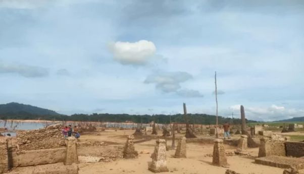 Surut Ekstrem! Ungkap Kembali Jejak Kampung Lama di Waduk PLTA Koto Panjang!