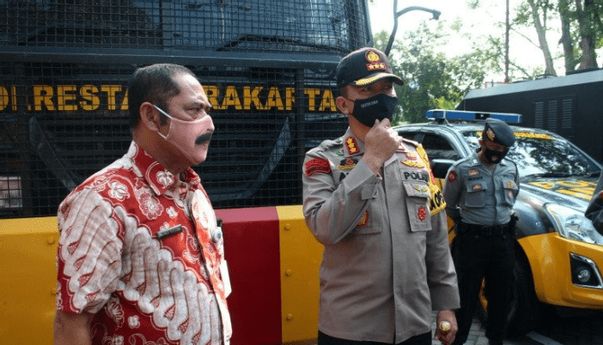 Berita Jateng: Ngeyel Bikin Kerumunan, Pemkot Surakarta  Tes Usap Warga yang Nakal