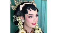 Wajib Tahu! Cara Efektif Menghapus Make Up Pengantin yang Tebal