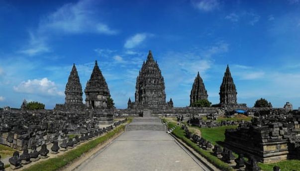 Kiat Candi Prambanan Atasi Ancaman Abu Gunung Merapi