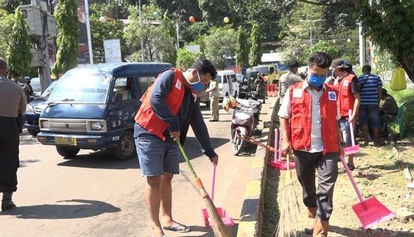 Berita Jateng: Pelanggar Protokol Kesehatan di Wonosobo Dikenakan Sanksi Kerja Sosial