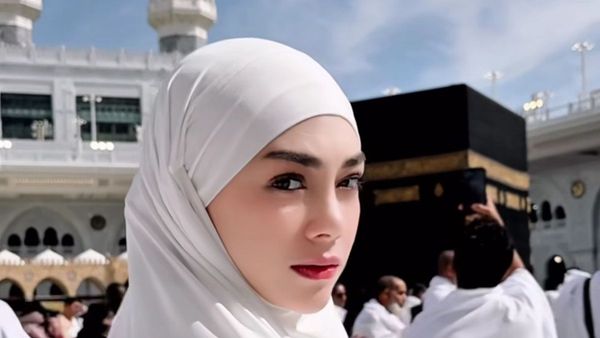 Celine Evangelista Panjatkan Doa Ini saat Jalani Umrah Pertama setelah Mualaf