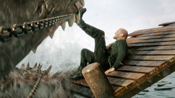 Penuh Ketegangan! Jason Statham Kembali Jadi Pahlawan di Film “Meg 2: The Trench”