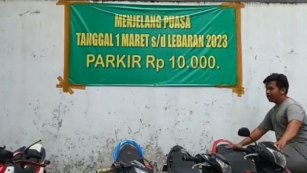 Viral Parkir Liar di Tanah Abang Patok Tarif Rp10 Ribu Per Satu Motor, Netizen: Belum Sebulan, Sudah Naik Haji Ini