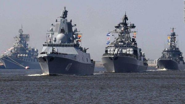 Panas! Rusia Kerahkan 140 Kapal Perang, Ada Apa Dengan Putin?