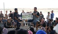 Temui Warga Maluku, Anies Janji Bakal Bangunkan Lapangan Sepak Bola Berstandar FIFA