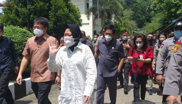 Kunjungan Kerja di Sulut, Risma Serahkan Rp635,93 Juta untuk 393 Penerima Manfaat