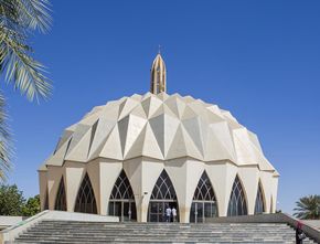 Menikmati Sejuknya Masjid Berbentuk Durian di Tengah Panasnya Sudan