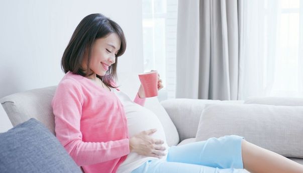 Wajib Tahu! Berapa Kebutuhan Air Minum Ibu Hamil?