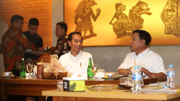 Prabowo Subianto Makan Siang dengan Relawan Jokowi Hari Ini, Pertanda Sudah Diakuisisi?