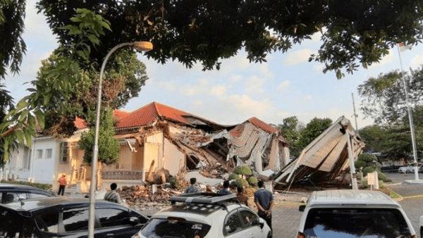 Berita Seputar Jateng: Penyebab Robohnya Kantor OJK Regional III Jawa Tengah-DIY di Semarang