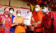 Pengusaha Tionghoa Kudus Kasih 40 Ton Beras, Bupati: Toleransi yang Sangat Indah