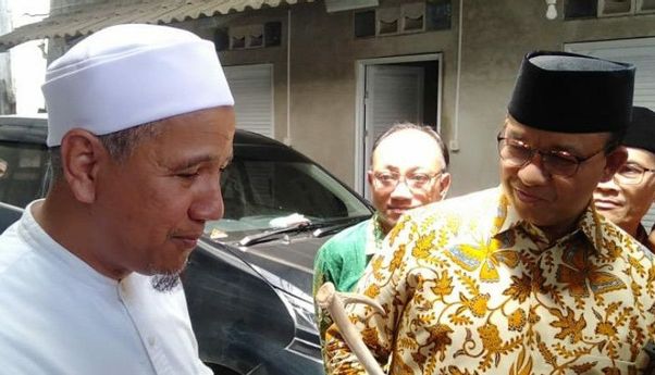 Dihadiahi Tongkat Tanduk Rusa oleh Habib Novel, Anies: InsyaAllah Jadi Hikmah Kita Semua