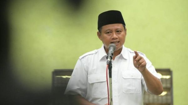 Spanduk Ridwan Kamil ‘Menjadi Jabar Sangsara’ Muncul di Garut, Ini Tanggapan Wagub