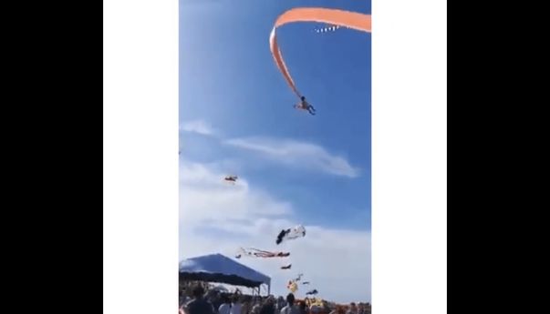 Astaghfirullah! Balita Terbang dan Terseret dalam Festival Layang-Layang