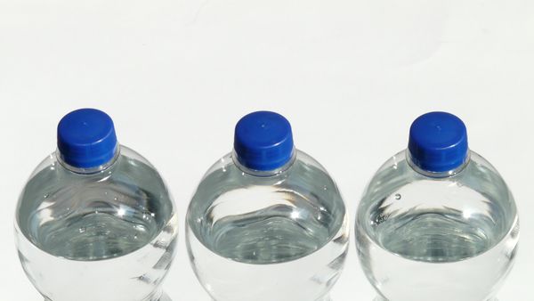 Beberapa Macam Botol Plastik yang Aman Digunakan Berulang Kali