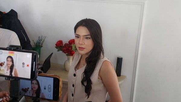 Davina Karamoy Ungkap Tantangan Jadi CEO di Series Main Hati