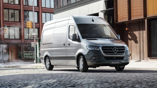 Van New Sprinter Diluncurkan Secara Resmi Oleh Mercedes-Benz Indonesia, Cocok Buat Mobil Keluarga