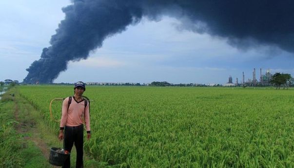 Pemadaman Hari ke-3, Asap Kebakaran Masih Membumbung dari Kilang Minyak Pertamina Balongan