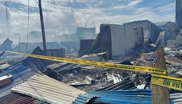Kebakaran Melahap 18 Bangunan di Pasar Manokwari, Kerugian Mencapai Rp20 Miliar