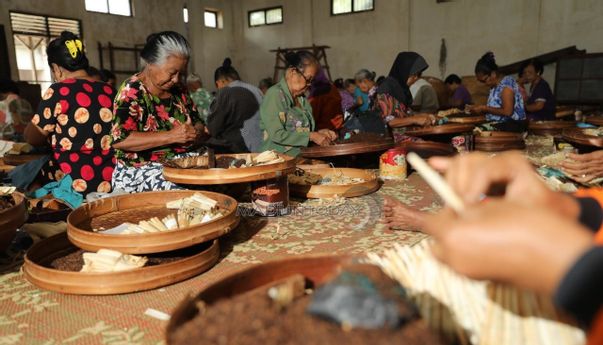 Cukai Rokok Naik, Ribuan Pekerja Terancam PHK