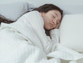 Jangan Sampai Tidur Justru Bikin Pegal, Ketahui Posisi Tidur Paling Tepat Sesuai Kondisi Kesehatan Anda