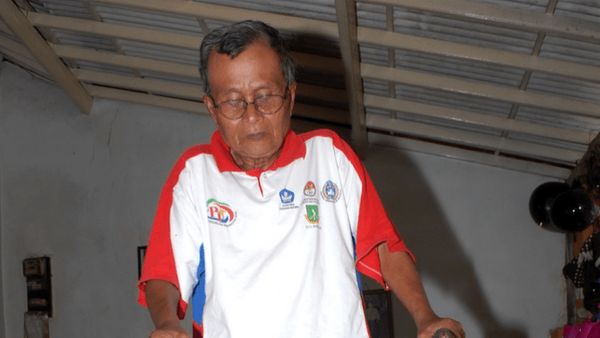 Sejarah Singkat Kosasih Kartadiredja, Wasit Lisensi FIFA Pertama di Indonesia