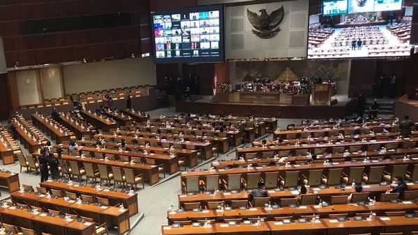 DPR Bakal Sahkan RKUHP, PKS Kekeh Minta Penghapusan Pasal Penghinaan Presiden dan Larang LGBT