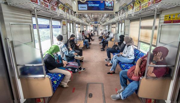 Pasangan Mesum di KRL Ternyata Sepasang Suami-Istri
