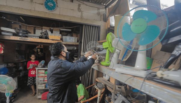 Kreatif! Siswanto Raup Untung dari Sampah Elektronik