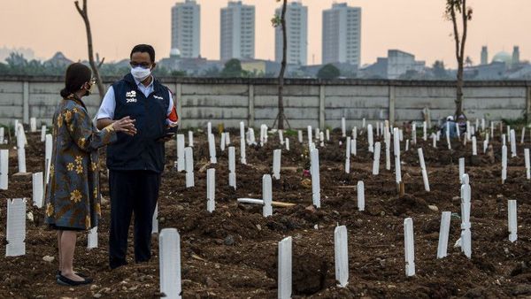 Hamparan Luas Makam karena COVID-19 Terlihat di TPU Rorotan, Anies: Itu Bukan Sekedar Angka Statistik