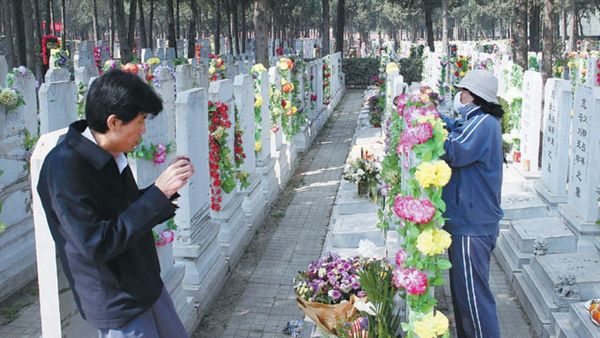 Turis Lansia Malah Diajak ke Pemakaman, Kena Tipu-tipu Tur Wisata di China