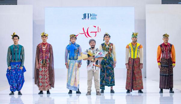 Afif Ghurub Menampilkan 6 Outfit Menswear yang Terinspirasi dari Mitologi Yunani