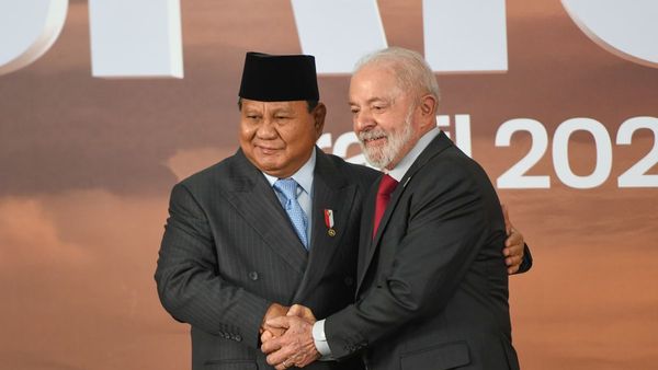 Perdana Hadiri KTT BRICS, Prabowo Disambut Langsung Presiden Brasil