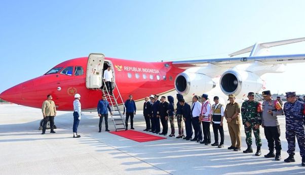 Presiden Jokowi Mendarat Perdana di Bandara IKN: Alhamdulillah Mulus Banget Turunnya