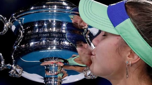 Kisah Inspiratif Sofia Kenin: Sopir Taksi yang Melatih Juara Australia Open 2020