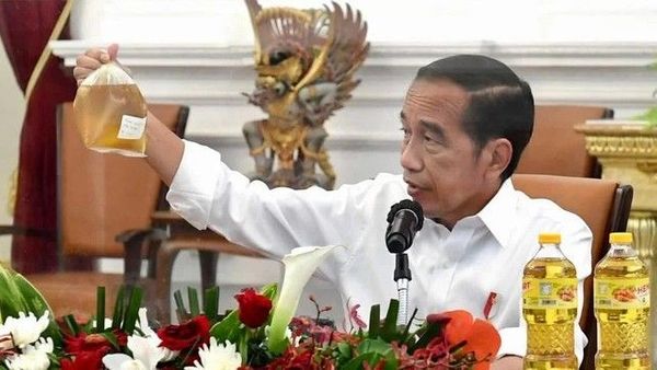 Presiden Jokowi Pimpin Ratas, Minyak Goreng Kemasan dan Curah di Meja Kerja
