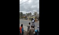 Helikopter Bupati Lumajang Bikin Roboh Gubuk Warga, Netizen: “Pray for Lumajang”