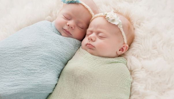 Penting! Hal yang Harus Dihindari saat Membedong Bayi