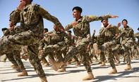 Terlihat Beberapa Tentara Afghanistan Membelot ke Taliban, Analis Intelejen Ungkap Alasannya
