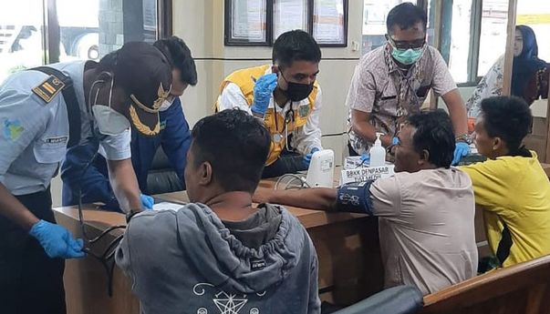 Penumpang KMP Tunu Pratama Jaya: Tiba-tiba Mesin Mati, Kapal Miring kemudian Langsung Tenggelam Penumpang KMP Tunu Pratama Jaya: Tiba-tiba Mesin Mati, Kapal Miring kemudian Langsung Tenggelam