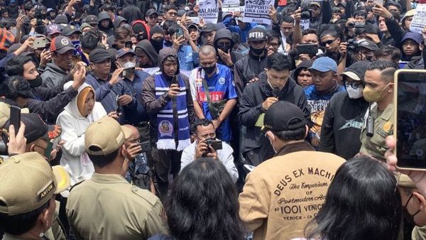 Di Depan Massa Aremania, Wali Kota Malang Sutiaji Janji Kawal Proses Hukum Tragedi Kanjuruhan